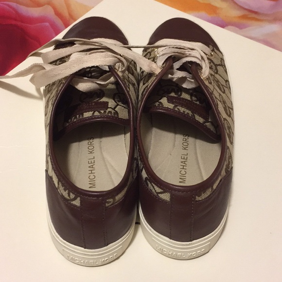 Michael KORS shoes size 8 - Picture 3 of 7